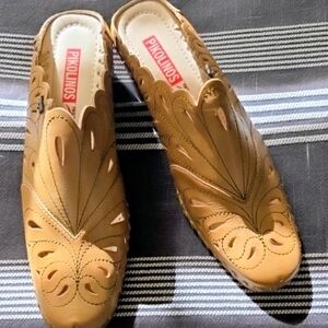 Pikolinos Women's Tan Leather Slip-On Shoes